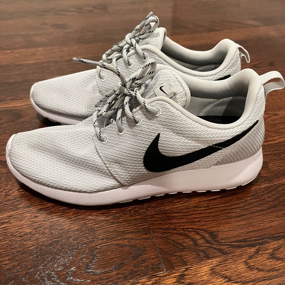 Nike Roshe Sneakers